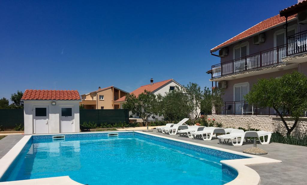 Krkahaus Hotel Lozovac Buitenkant foto