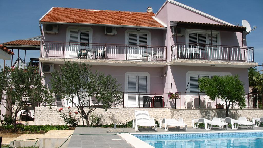 Krkahaus Hotel Lozovac Buitenkant foto