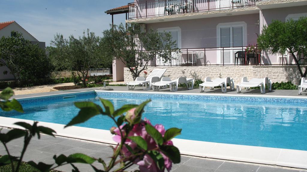 Krkahaus Hotel Lozovac Buitenkant foto