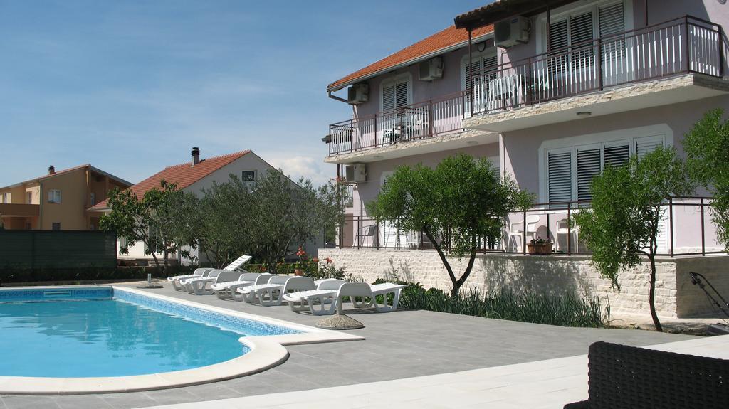 Krkahaus Hotel Lozovac Buitenkant foto