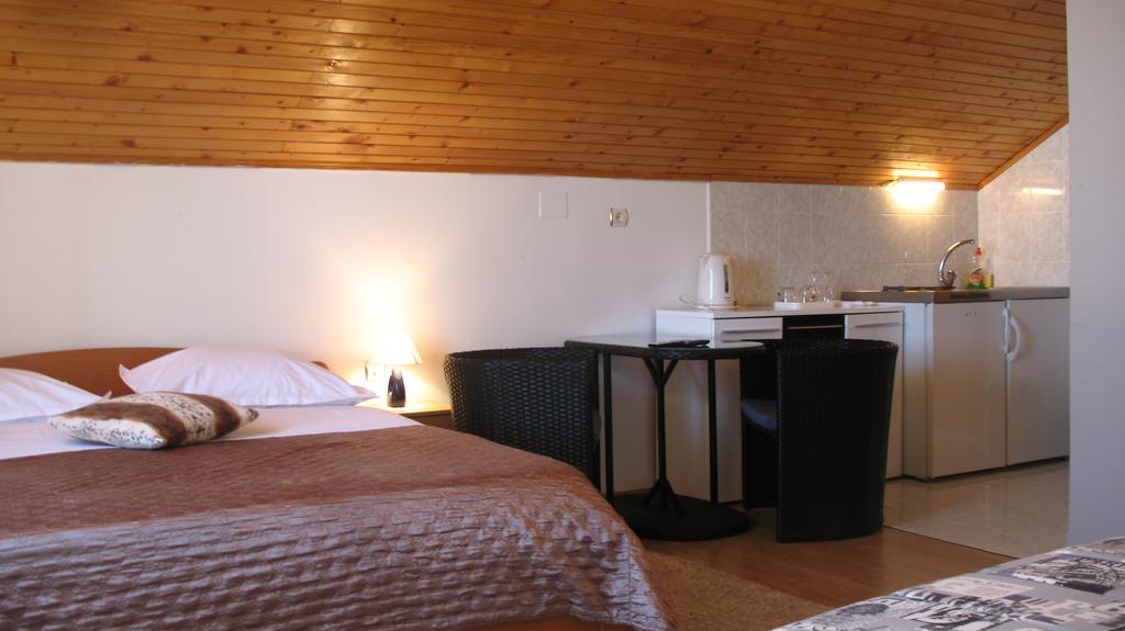 Krkahaus Hotel Lozovac Buitenkant foto